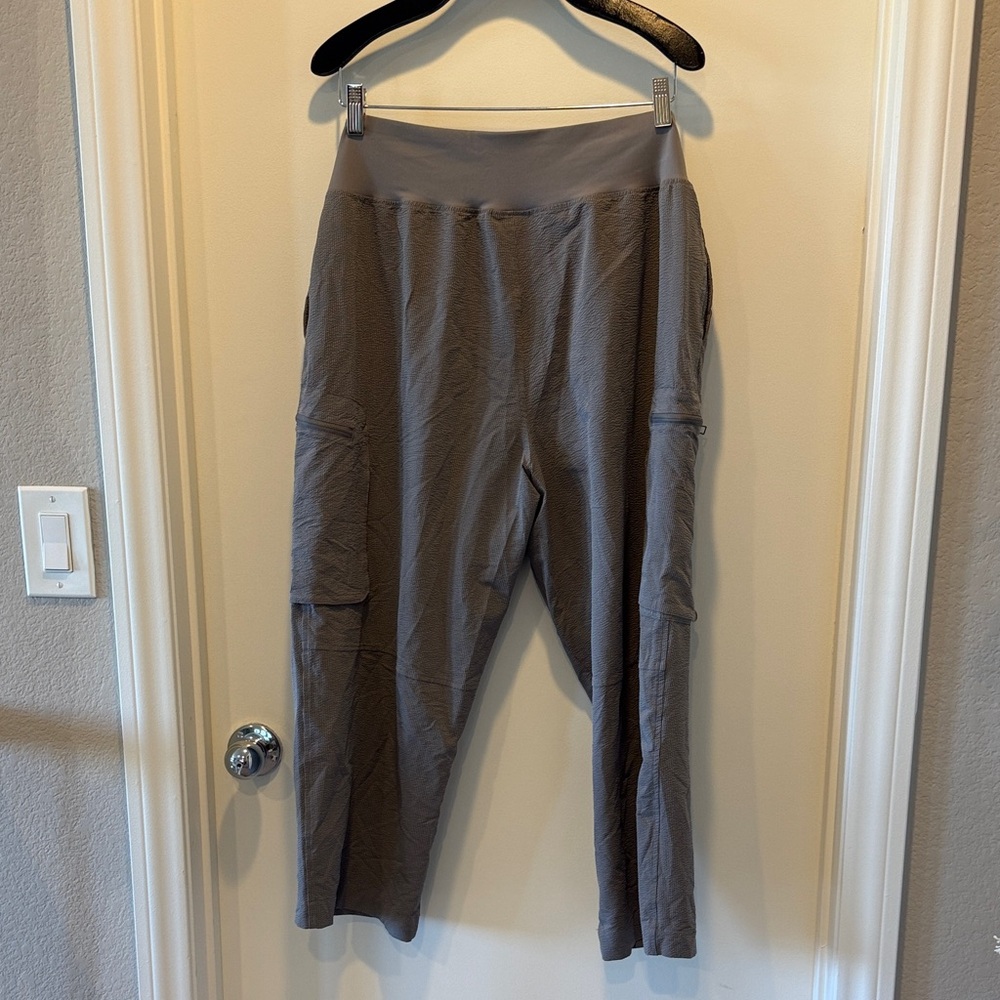Sage Cropped Cargo Pants in Gray - Picture 4 of 4